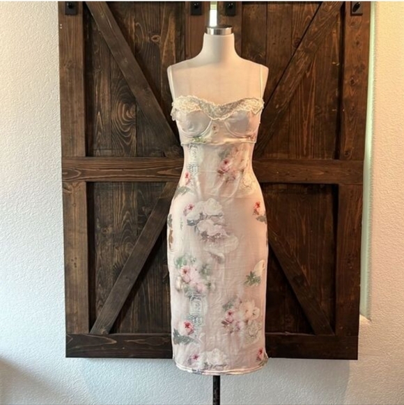 House of CB Floral Midi Dress in Cream and Pink - Picture 10 of 11